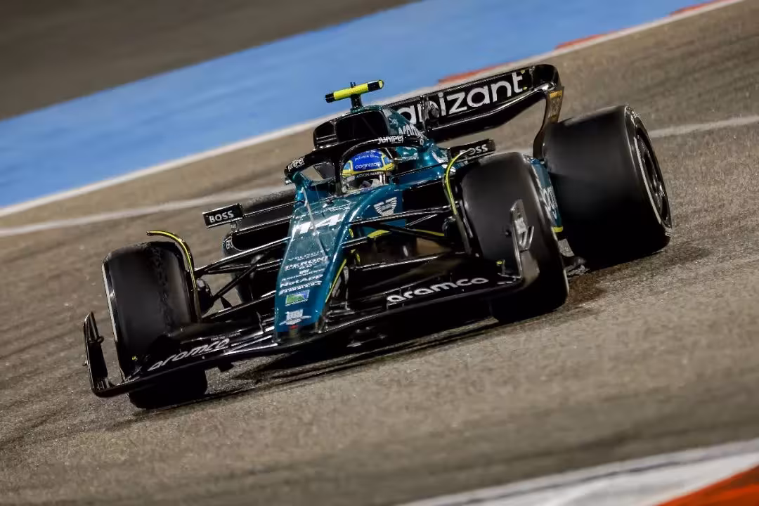 红牛车队轻取雷诺车队，阿隆索惊艳四座