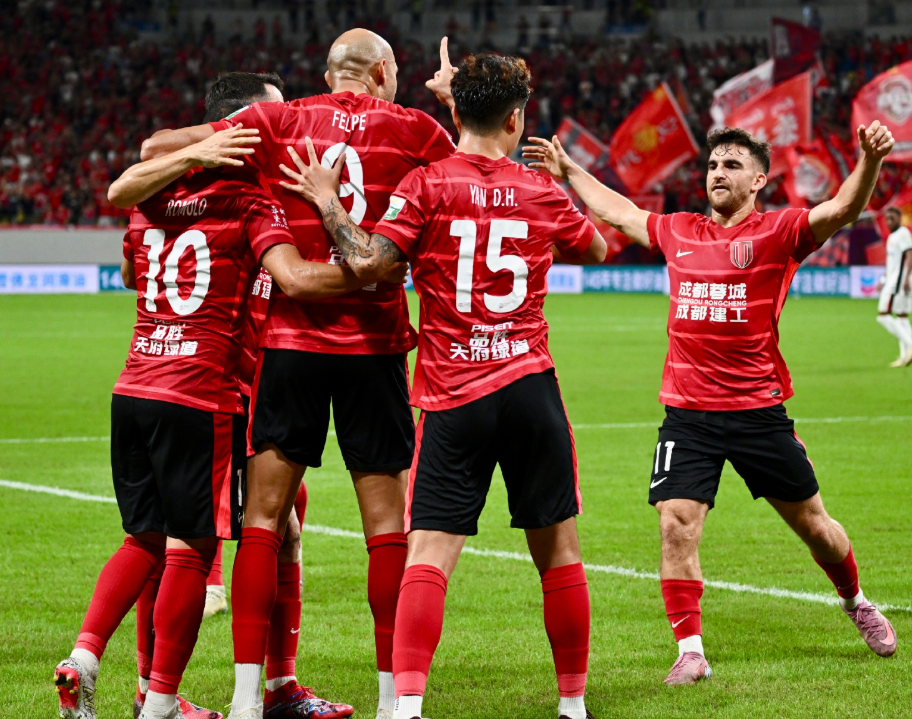 四川队紧咬比分，险胜对手进入胜利行列