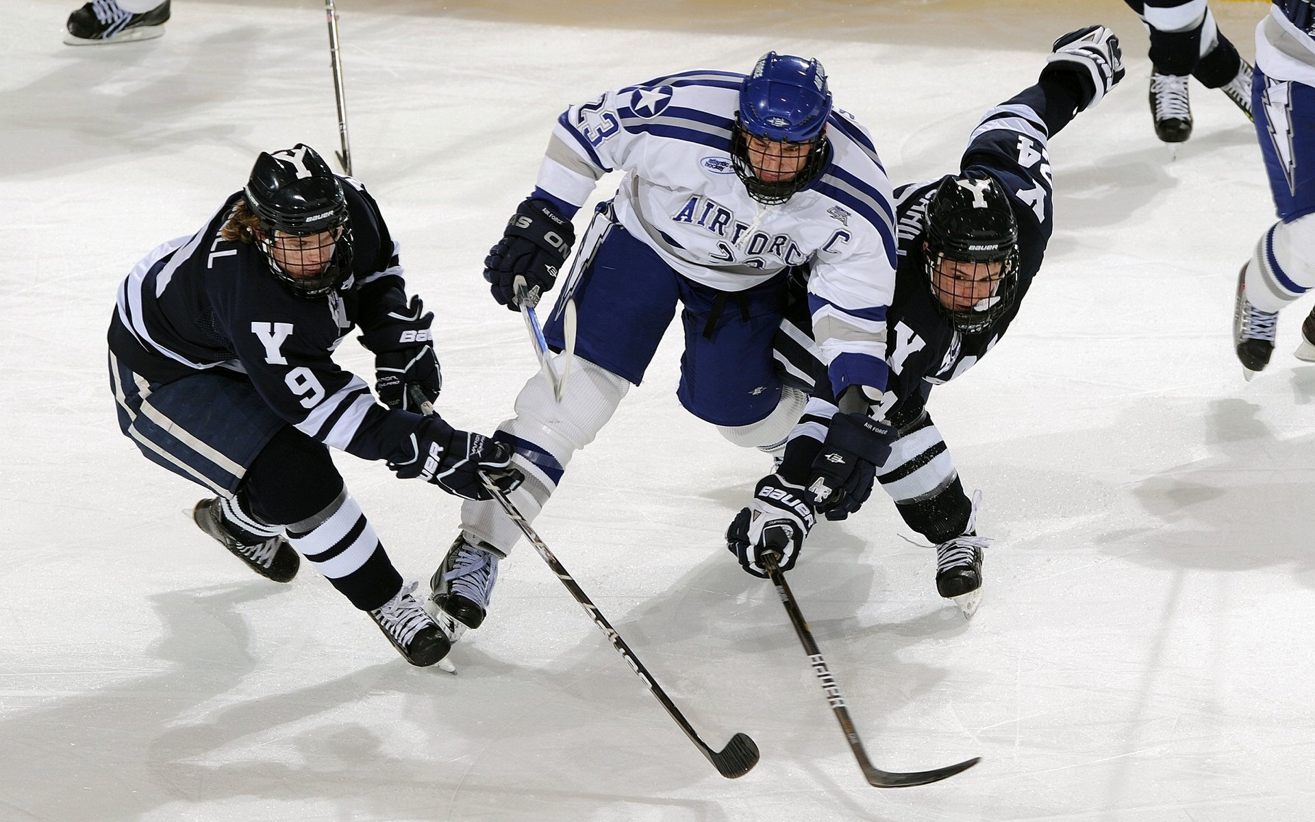 赛道上的心跳时刻，威廉姆斯绝杀迈凯伦，勒克莱尔关键制胜