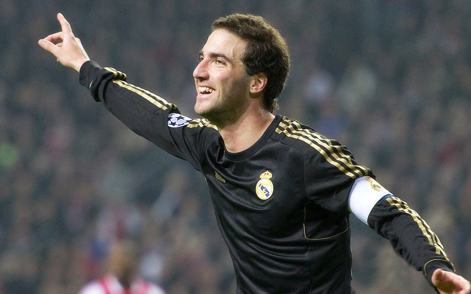 绿茵与硬木的双重奏，国际米兰粉碎阿尔及利亚之谜，罗德里戈东决接管启示录